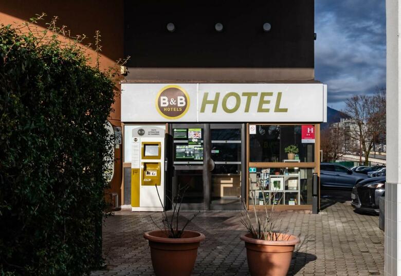 Comfort Hotel Residence(.)