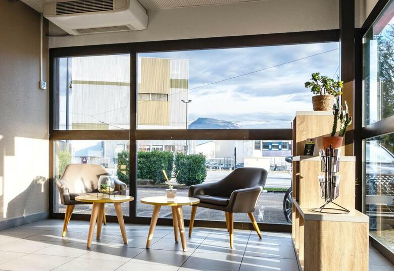 Comfort Hotel Residence(.)