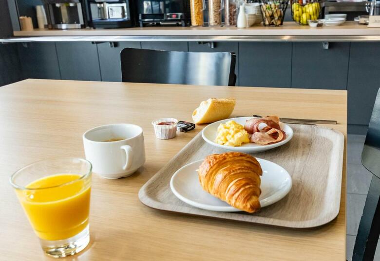 Comfort Hotel Residence(.)