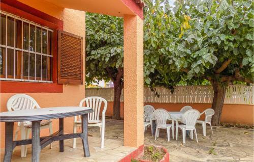 Beautiful Home In Pe��scola With 3 Bedrooms