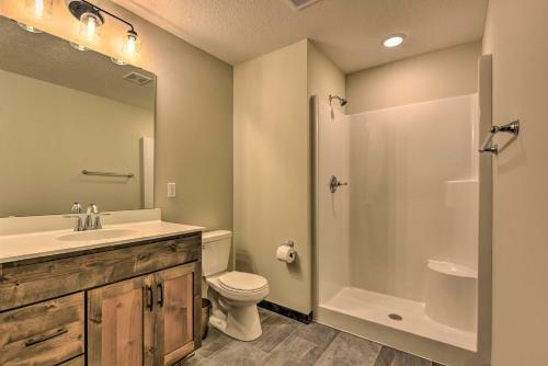 Modern Nisswa Escape With Deck Near Gull Lake!