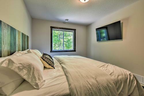 Modern Nisswa Escape With Deck Near Gull Lake!