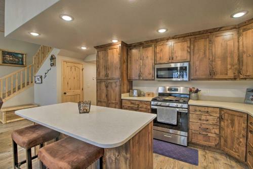 Relaxing Lakefront Retreat With Private Dock!