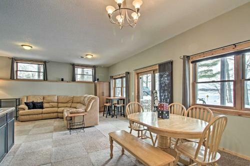 Modern Log Cabin With Rec Room, Steps To Lake!