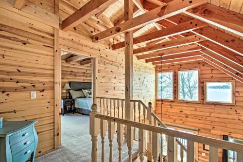 Modern Log Cabin With Rec Room, Steps To Lake!