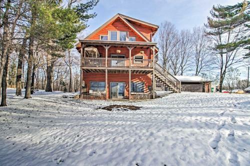 Modern Log Cabin With Rec Room, Steps To Lake!