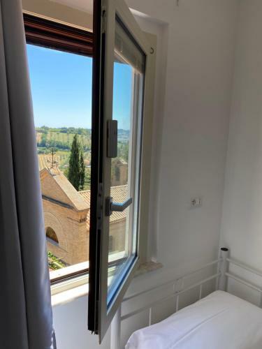 Hostal Red House Accomodation Potenza Picena