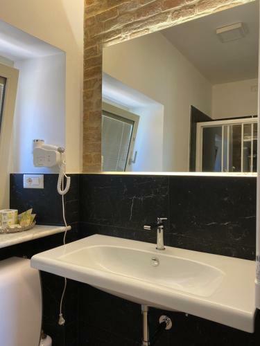 Hostal Red House Accomodation Potenza Picena