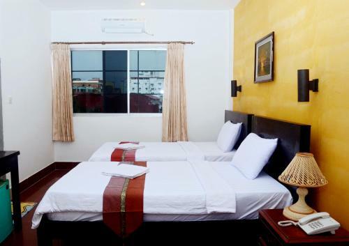 Hometown Hotel