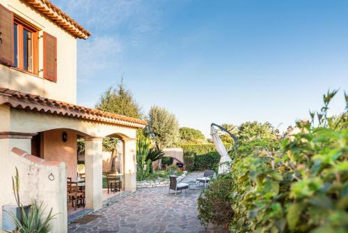 Hostal Nora Guesthouse Rooms And Villas
