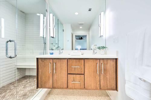 Mid-century Dream Home Less Than Half-mile To Beach!