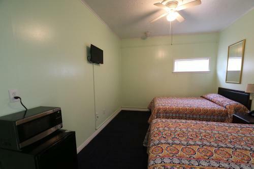 University Motel And Suites