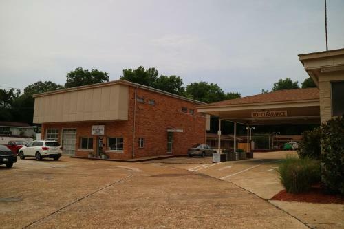 University Motel And Suites