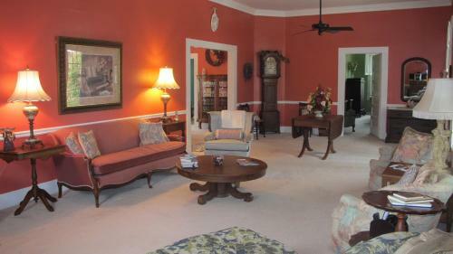 Mimi's Elegant Country Home