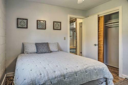 Quiet Country Home In Ava With Chic Interior!