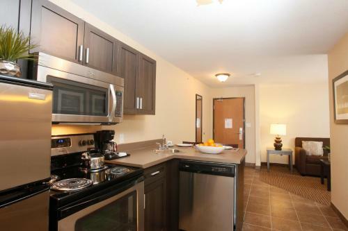 Hotel Pomeroy Inn & Suites At Olds College