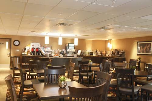 Hotel Pomeroy Inn & Suites At Olds College