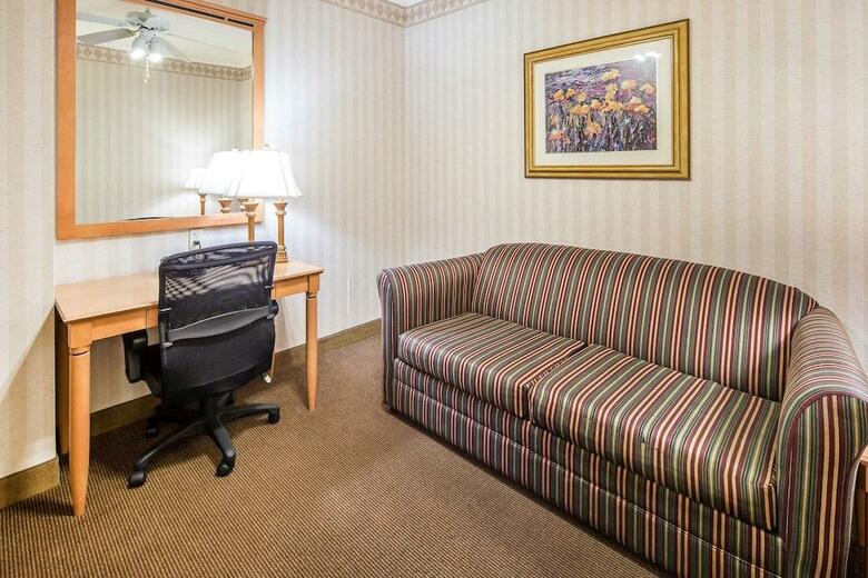 Hotel Quality Suites Historic Downtown