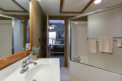 Coyote Cabin - Excellent Location - 6 Master Suites - Outdoor Pool