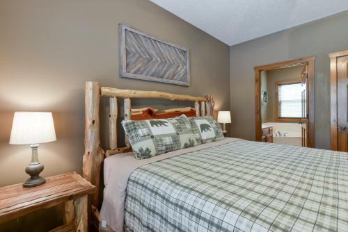 Coyote Cabin - Excellent Location - 6 Master Suites - Outdoor Pool