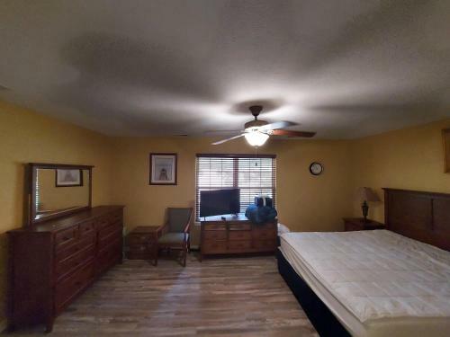 Blue Bird Hill - Excellent Location - Middle Of Branson - Huge Deck - So Good!