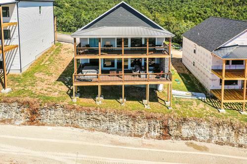Lake Point Lodge