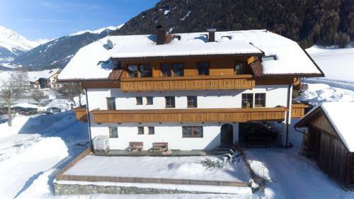 H�lzlhof Apartments