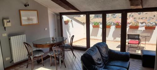 Apartamento Corte Cavour. UNA Mansarda Nel Cuore Della Citt�