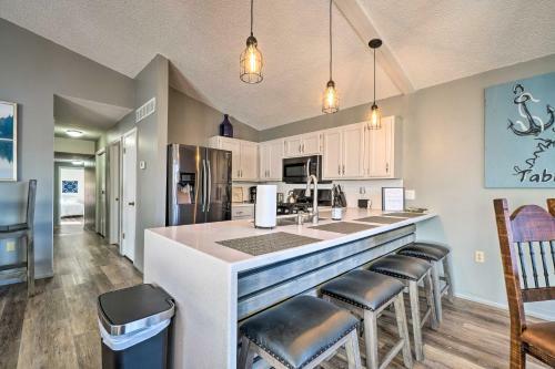 Mod Table Rock Lake Home With Lake Access, Deck