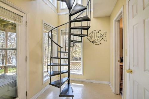 Table Rock Lakefront Getaway With Private Swim Dock!