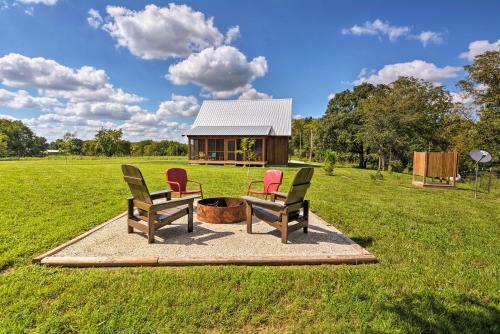 Greenfield Cabin With Screened-in Porch And Fire Pit!