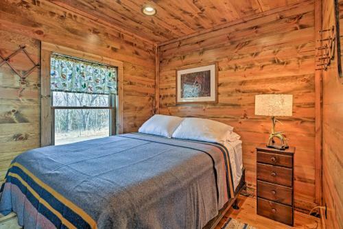 Greenfield Cabin With Screened-in Porch And Fire Pit!