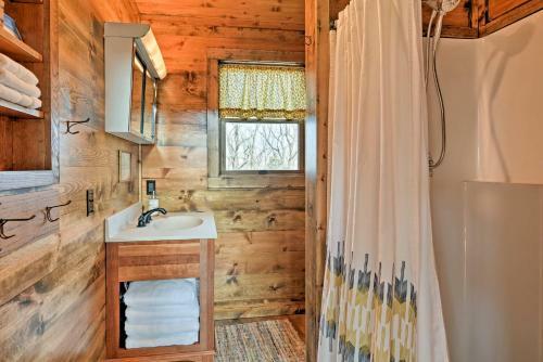 Greenfield Cabin With Screened-in Porch And Fire Pit!