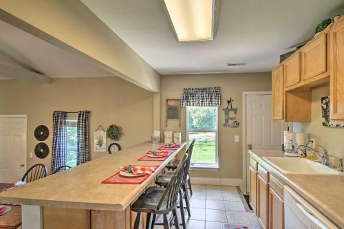Turtle Rock - Ironton Cabin With Furnished Patio!