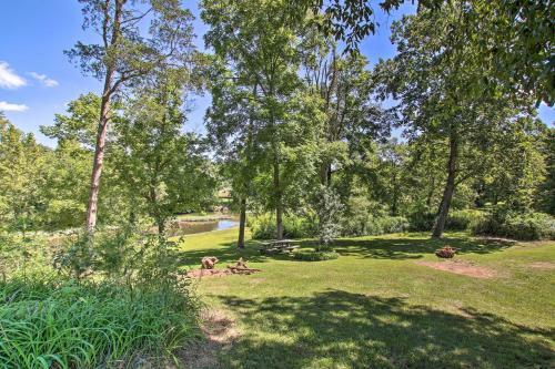 Turtle Rock - Ironton Cabin With Furnished Patio!