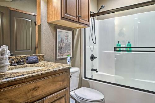 Branson Area Goldilocks Lodge With Private Deck!