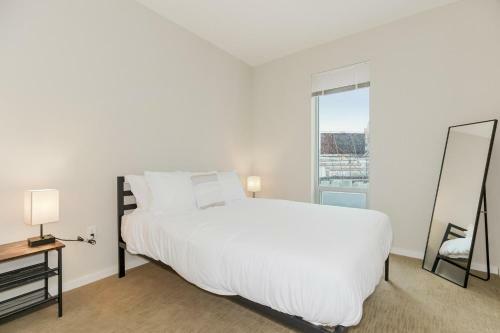 Upscale 2 Bedroom Stay With Rooftop Pool And Hot Tub! 402