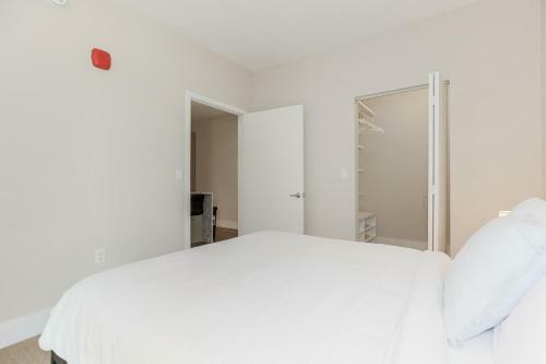 Upscale 2 Bedroom Stay With Rooftop Pool And Hot Tub! 624