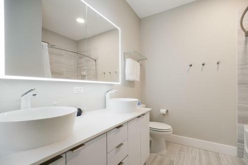 Upscale 2 Bedroom Stay With Rooftop Pool And Hot Tub! 624