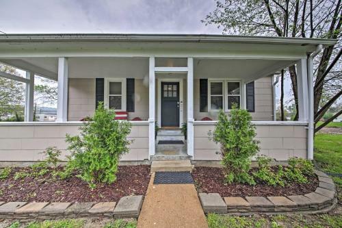 Lucky Dawg Pet-friendly Abode Near St Louis!