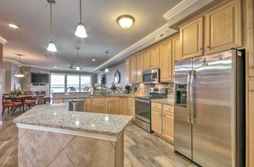 Apartamento Top Floor End Unit Condo With Resort Perks!