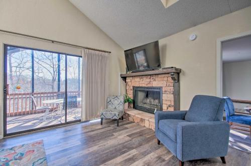 Sun-dappled Osage Beach House With Sun Porch!