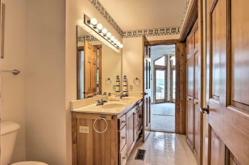Sunny Providence Cottage Retreat With Kayaks!