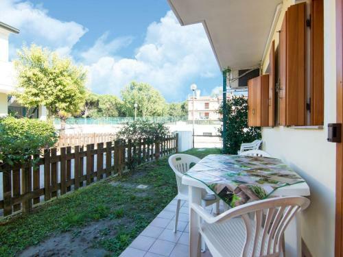 Charming Holiday Home In Rosolina With Communal Pool