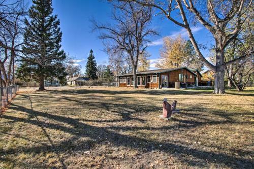 Cozy Choteau Home With Fire Pit, Grill, Yard!