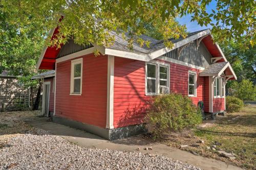 Central And Cozy Billings Home About 1 Mi To Dtwn!