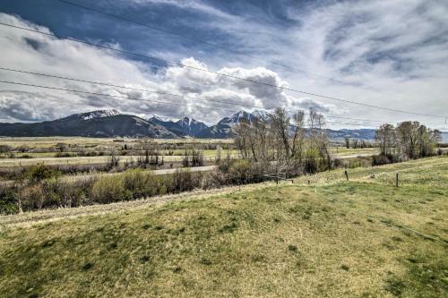 Airy Emigrant Townhome With Sweeping Mtn Views!