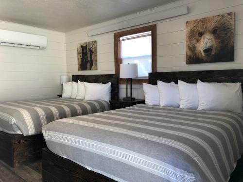 Hotel Yellowstone Riverside Cottages