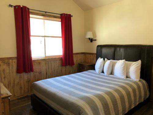 Hotel Yellowstone Riverside Cottages