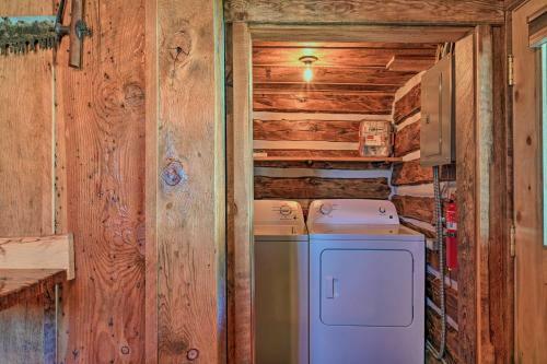 Montana Retreat Original Hamilton Log Cabin!